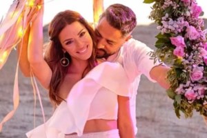 Παντρεύτηκε η σχεδιάστρια μόδας Νάντια Ράπτη - Ο παραμυθένιος γάμος δίπλα στη θάλασσα και το εντυπωσιακό νυφικό - εικόνα 7