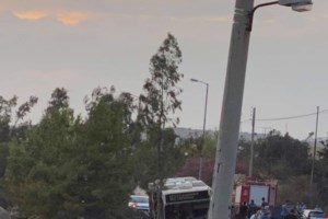 Κλείνει η λεωφόρος Αθηνών-Σουνίου για 15 ημέρες - Ρωγμή στον βράχο στις "Τρύπες του Καραμανλή"