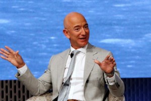 O Τραμπ στο πλευρό του Ίλον Μασκ που άνοιξε παράνομα το εργοστάσιό του Tesla - εικόνα 3