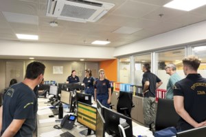 Πύρινη λαίλαπα στη Δυτική Αττική: Δύο κρίσιμα μέτωπα - Μάχη με τη φωτιά στα Μέγαρα, μία ανάσα από τα Βίλια