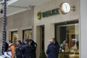 Ροζ Πάνθηρες: Ο 63χρονος "δούρειος ίππος" της συμμορίας - Πώς τους έβαλε στο κοσμηματοπωλείο με τα Rolex [εικόνα]