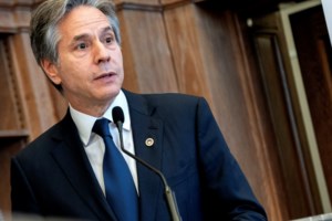 Αιχμή Ζελένσκι: Καλεί τον Μακρόν στην Ουκρανία να διαπιστώσει ο ίδιος τη "γενοκτονία" - εικόνα 2