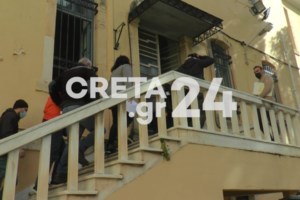 Έκλεισε η Πατρών - Πύργου: Ρομά διαμαρτύρονται για τον θάνατο της 5χρονης στις Αλυκές - Καίνε λάστιχα [Εικόνες] - εικόνα 4