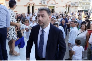 Ανδρουλάκης: Ο Μητσοτάκης είναι μάνατζερ που διαχειρίζεται προβλήματα με πελατειακούς όρους