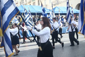 Θεσσαλονίκη: Ενθουσιασμός και χειροκροτήματα στη μαθητική παρέλαση για την 28η Οκτωβρίου [εικόνες - βίντεο]