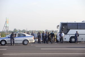 Ομόνοια: 200 οπαδοί του ΠΑΟΚ στη Μενάνδρου - Απαγόρευσε τις συναθροίσεις στο Κέντρο η ΕΛΑΣ [Εικόνες]