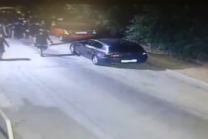 Νέα Φιλαδέλφεια: Ταυτοποιήθηκαν Έλληνες οπαδοί και από τις δύο πλευρές- "Kλειδί" ο γεροδεμένος με τη μπορντό μπλούζα - εικόνα 2