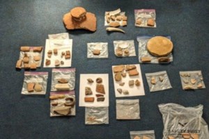 Ηλεία: Εξαρθρώθηκε σπείρα αρχαιοκάπηλων - Προσπαθούσαν να πουλήσουν τεράστιας αξίας γλυπτά και νομίσματα [εικόνες]