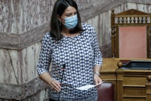 Καρδίτσα: Σάλος με βίντεο που δείχνει τη βίαιη σύλληψη 15χρονης επειδή δεν φορούσε μάσκα