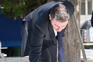 Τσούνης: Η αντίδραση του συζύγου της Γεννηματά για το λουλούδι που άφησε ο Ανδρουλάκης στον τάφο της