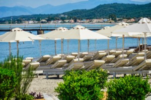 Αιφνιδιαστικός έλεγχος σε παραλία στον Σχινιά - 9.000 οι καταγγελίες στην εφαρμογή Mycoast