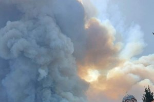 Φωτιά - Πύργος: Διακόπηκε η κυκλοφορία των οχημάτων στην εθνική οδό Τρίπολης – Πύργου - εικόνα 2