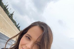 Η Ελιάνα Χρυσικοπούλου βγήκε "στον αέρα" με σακάκι και... μποξεράκι [Βίντεο] - εικόνα 2