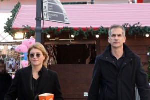 Η Σία Κοσιώνη ευχήθηκε στον "δικό μου Κώστα" Μπακογιάννη για τη γιορτή του - Η τρυφερή αγκαλιά με το no makeup look - εικόνα 2