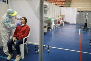 Τα... κορονοπάρτι δεν σταματούν - Νέες εικόνες συνωστισμού σε bar restaurant στη Βάρκιζα [βίντεο]