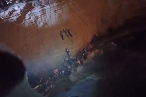 Μιχάλης Πρωτοψάλτης: Ποιος είναι ο συγκλονιστικός ήρωας με τον γερανό - Έσωσε πάνω από 80 ψυχές στα Κύθηρα [βίντεο] - εικόνα 2