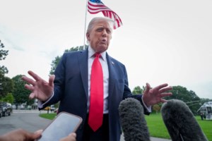 Η διευθύνουσα σύμβουλος των New York Times προειδοποιεί ότι ο Τραμπ αναπτύσσει ένα εγχειρίδιο κατά του Τύπου