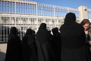 Λαμία: Έσπασε κεντρικός αγωγός και "ρούφηξε" αμάξι  [ΕΙΚΟΝΕΣ - ΒΙΝΤΕΟ]