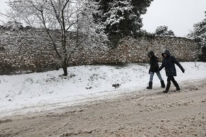 Ερχεται νέα κακοκαιρία: Χιόνια και στα βόρεια προάστια - Στα λευκά τα ορεινά της Αττικής