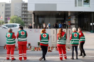 Εθνικό πένθος στην Αυστρία μετά το μακελειό του 21χρονου "Αρτούρ Α.": 15χρονη από το Κόσοβο το πρώτο θύμα - εικόνα 5