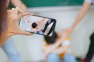 Αγία Παρασκευή: Απείλησαν ξανά τον 13χρονο που δέχθηκε άγρια επίθεση - Η αποκάλυψη του πατέρα για το νέο τηλεφώνημα