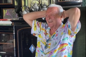 Στην Μυτιλήνη χόρεψαν το μεγαλύτερο συρτάκι του Αιγαίου - Ζορμπάς, πιάνο και χορός σε ιστιοπλοϊκά [βίντεο]