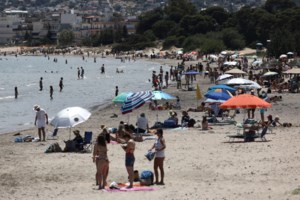 Καιρός για μπάνιο: Έρχονται 35αρια και αφρικανική σκόνη την Κυριακή και τη Δευτέρα