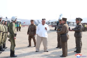 Αυτή είναι η Kim Yo Jong, η αδελφή και πιθανή διάδοχος του Κιμ Γιονγκ Ουν - εικόνα 2