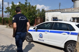 Νάξος: Γυναίκα συνελήφθη γιατί έδειρε τον άντρα της με σκουπόξυλο και καλώδιο