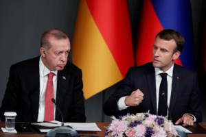 Φωτιά σε εστιατόριο στη Λεωφόρο Αμφιθέας - Επί τόπου η Πυροσβεστική [βίντεο]