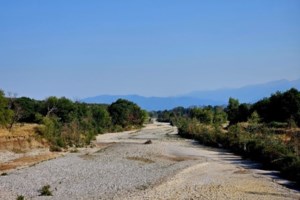 Απίστευτο: Ο Πηνειός έγινε απλό... ρυάκι σε κάποια σημεία - Εξαιτίας της ξηρασίας