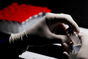 Eμβόλιο Pfizer: Πόσους μήνες είμαστε θωρακισμένοι απέναντι σε κίνδυνο νοσηλείας, βαριάς νόσου και θανάτου