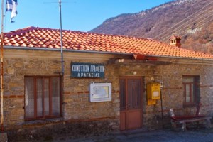 Μακρή: Συζητείται παράταση του σχολικού έτους - Τι θα γίνει με τις Πανελλαδικές και την ύλη