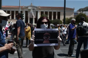 Οι εκπαιδευτικοί διαδηλώνουν, αλλά το πανό τους είχε "χοντρό" γραμματικό λάθος...[φωτό] - εικόνα 2