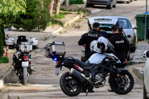 Έγκλημα στη Γλυφάδα: "Το περιμέναμε, είχαν προβλήματα", λένε οι γείτονες - "Δεν μιλούσε με τον κόσμο, ήταν εσωστρεφής" - εικόνα 3