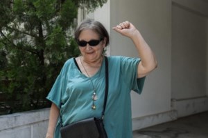 Επεισόδιο στα Πατήσια: Κάνουν έξωση σε μονογονεϊκή οικογένεια με δυο παιδιά - "Χρωστάει μόνο 800 ευρώ" [εικόνες - βίντεο]