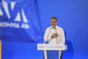 Μητσοτάκης: Η μαντινάδα για τον Βαρουφάκη - "Πόσες Δήμητρες κάνει το σουβλάκι, ζήτησε τα ρέστα από τον Βαρουφάκη..."