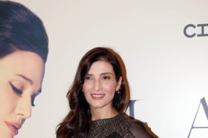 Αντιγόνη Κουλουκάκου: Hot summer vibes από την ηθοποιό στη Γη της Ελιάς - Topless στην Επίδαυρο - εικόνα 2