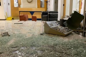 Συνέλαβαν τον αρνητή γιατρό Σωτηριάδη στην Κύπρο: Ήταν διοργανωτής της βίαιης διαμαρτυρίας των αντιεμβολιαστών - εικόνα 2