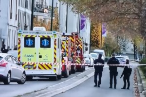 Αιματηρή επίθεση με έναν νεκρό και δύο τραυματίες στο Παρίσι - Ο δράστης φώναξε "ο Αλλάχ είναι μεγάλος"