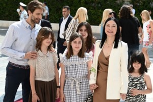 Οι κομψές, οι υπερβολικά βραδινές και εκείνη που κουρέλιασε το πρωτόκολλο: Οι εμφανίσεις που ξεχώρισαν στη Βουλή - εικόνα 23