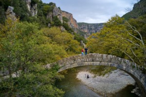Δεμένα τα πλοία σε Πειραιά, Λαύριο και Ραφήνα λόγω ισχυρών ανέμων - Ποια δρομολόγια γίνονται