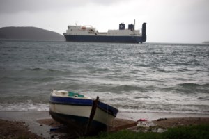 Απίστευτες εικόνες στην Κύπρο: Ενοπλοι ιερείς έκαναν βολές με στρατιωτικά όπλα [εικόνες] - εικόνα 2