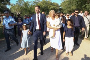 Σία Κοσιώνη: Η ερώτηση στον Κώστα Μπακογιάννη πριν κόψει τόσο κοντά τα μαλλιά της - εικόνα 3