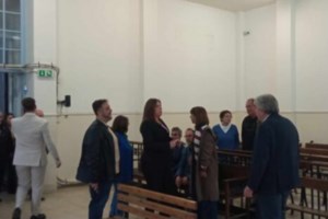 Βόλος: Επεισόδιο στα δικαστήρια μεταξύ της Κωνσταντοπούλου και δικαστικού - "Η κυρία Μπέου βαράει προσοχές..."