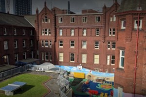 Βρετανία: Στη δημοσιότητα φωτογραφίες του Τζόνσον από το κορονο-πάρτι της Ντάουνινγκ Στριτ - Χαλαρός με ποτό στο χέρι - εικόνα 2