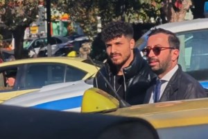 Στέφανος Παπαδόπουλος: Ποιος είναι ο 21χρονος τραγουδιστής που κατήγγειλε τον Μαζωνάκη - Οι κοινές φωτογραφίες