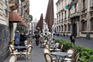 Ξεπέρασαν τους 24.000 οι θάνατοι στη Γαλλία - 4.207 σε ΜΕΘ