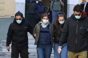 Χαλάνδρι: Συγκλονιστικό - Πώς η 12χρονη Μελίνα "αφόπλισε" την 49χρονη μητέρα της και έσωσε τον πατέρα της - εικόνα 2