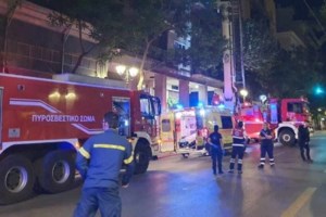 Φωτιά σε IX στην Αττική Οδό: Κλειστή η δεξιά λωρίδα κυκλοφορίας.